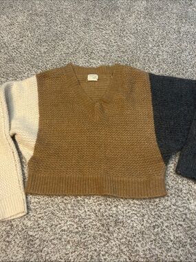 Cropped V-Neck Colorblock Sweater Dreamers By Debut